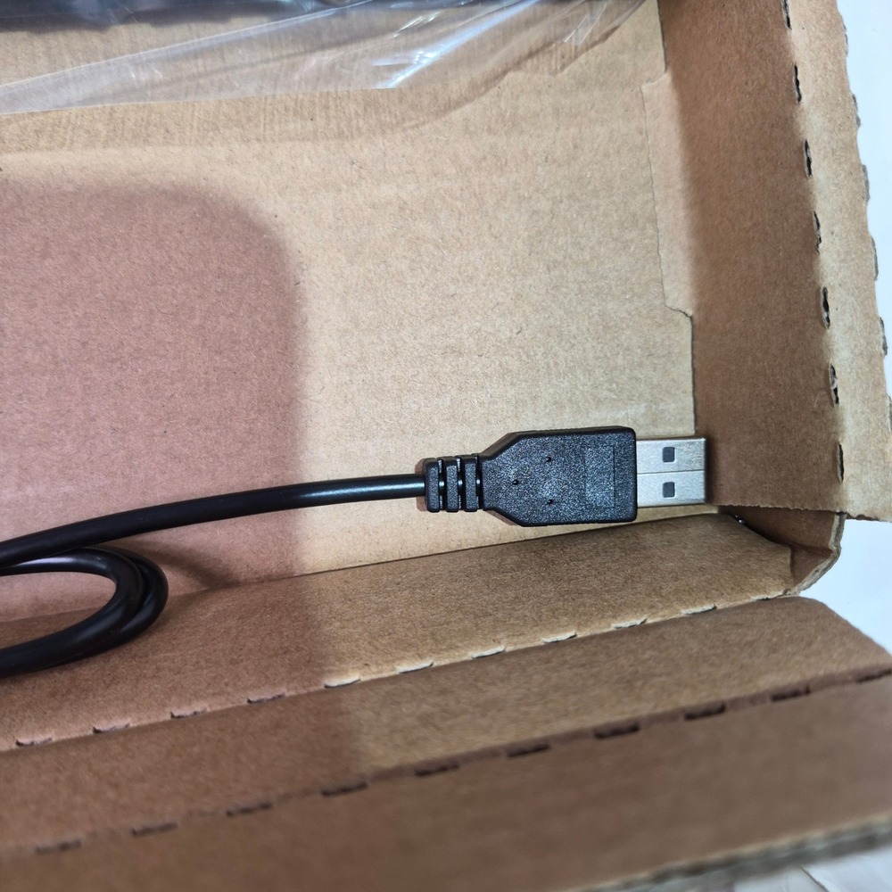 Lenovo USB Traditional Keyboard Black Wired 00XH688 SD50L79935 New - Picture 4 of 7